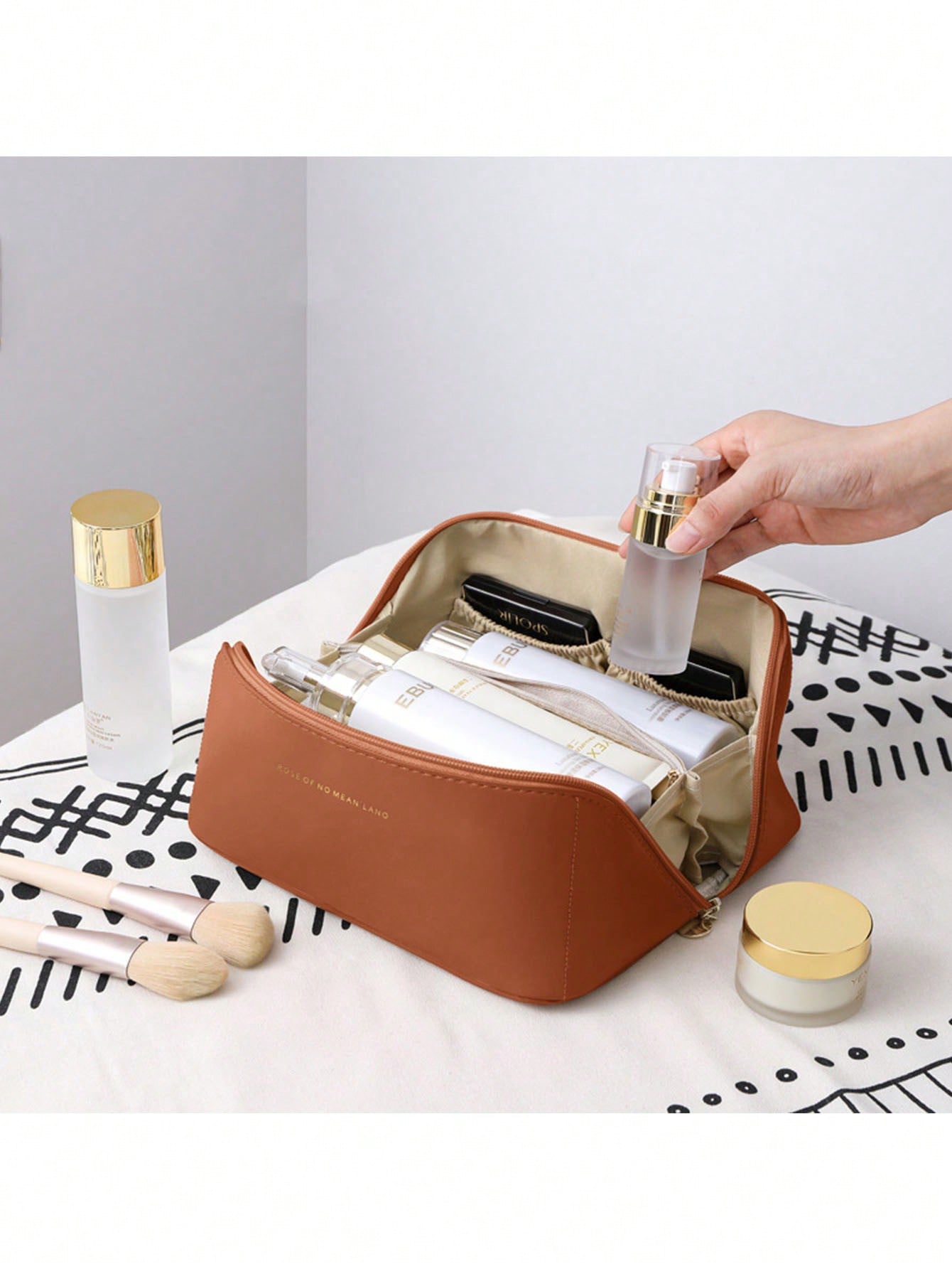 Light Luxury High-End Makeup B - Luxury High End Skincare recensie en prijs