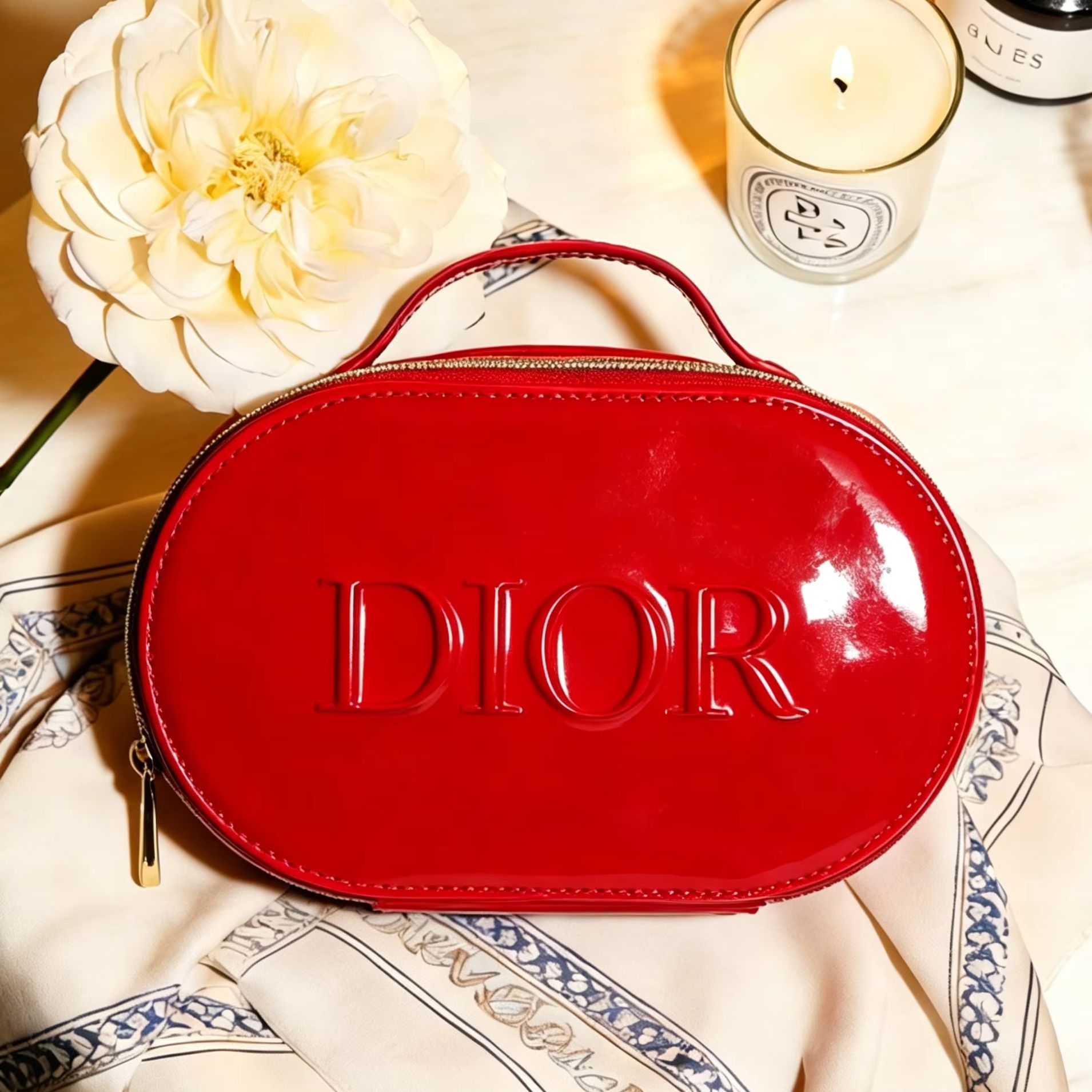 Dior’s Bag Red Cosmetic Bag Lu - Luxury Skincare Brands recensie en prijs