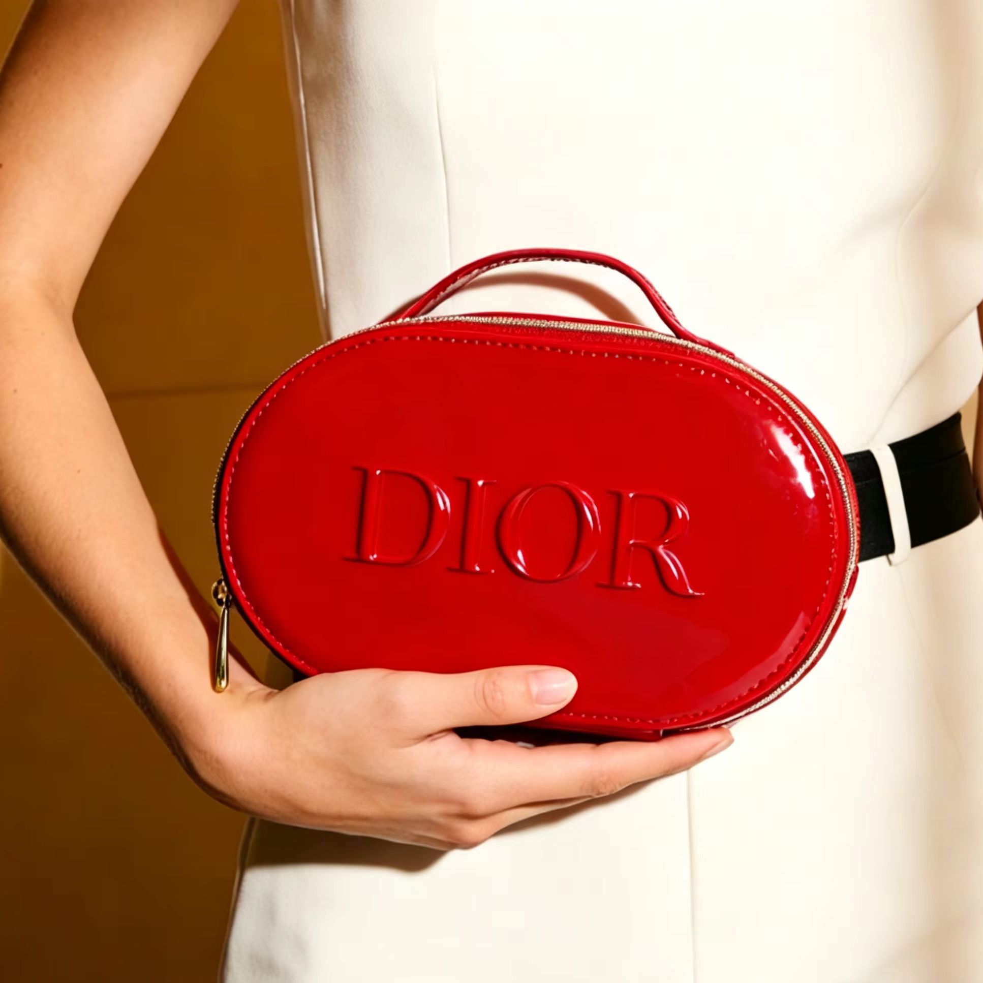 Dior’s Bag Red Cosmetic Bag Lu - Luxury Skincare Brands recensie en prijs