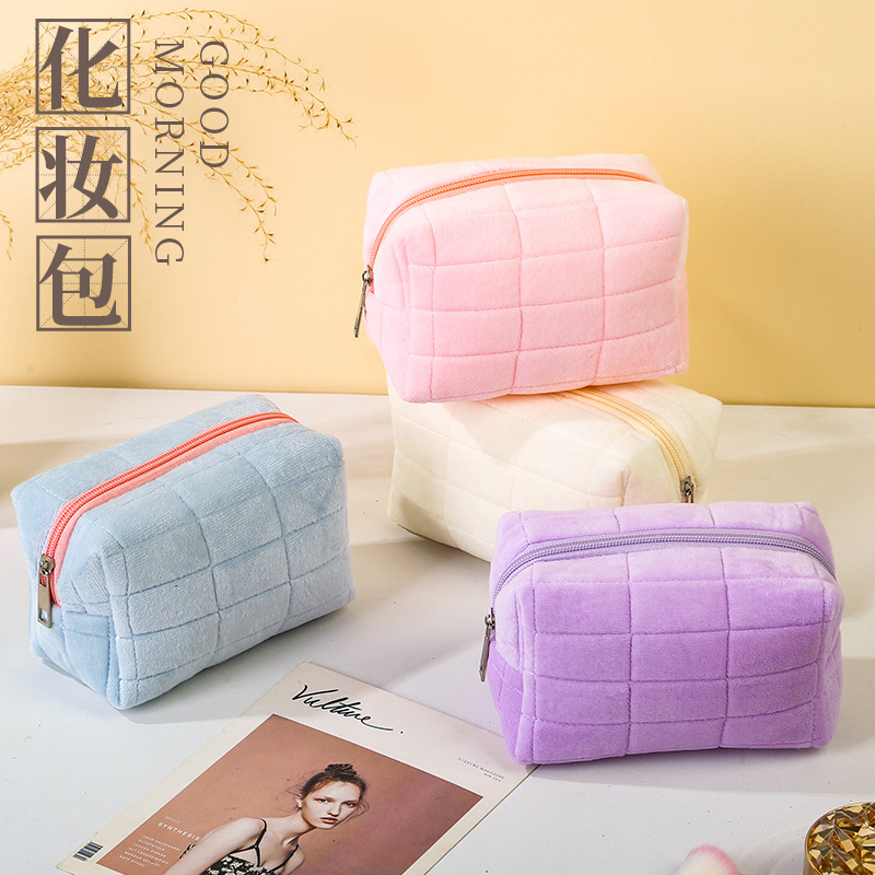 Furry Surface Cosmetic Bag Lux - Luxury High End Skincare recensie en prijs