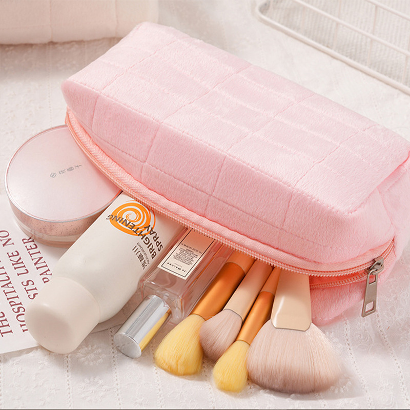 Furry Surface Cosmetic Bag Lux - Luxury High End Skincare recensie en prijs